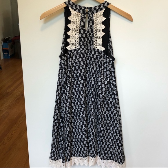 Basil Lola Shift Printed Dress with Boho Lace Detail - Picture 5 of 5